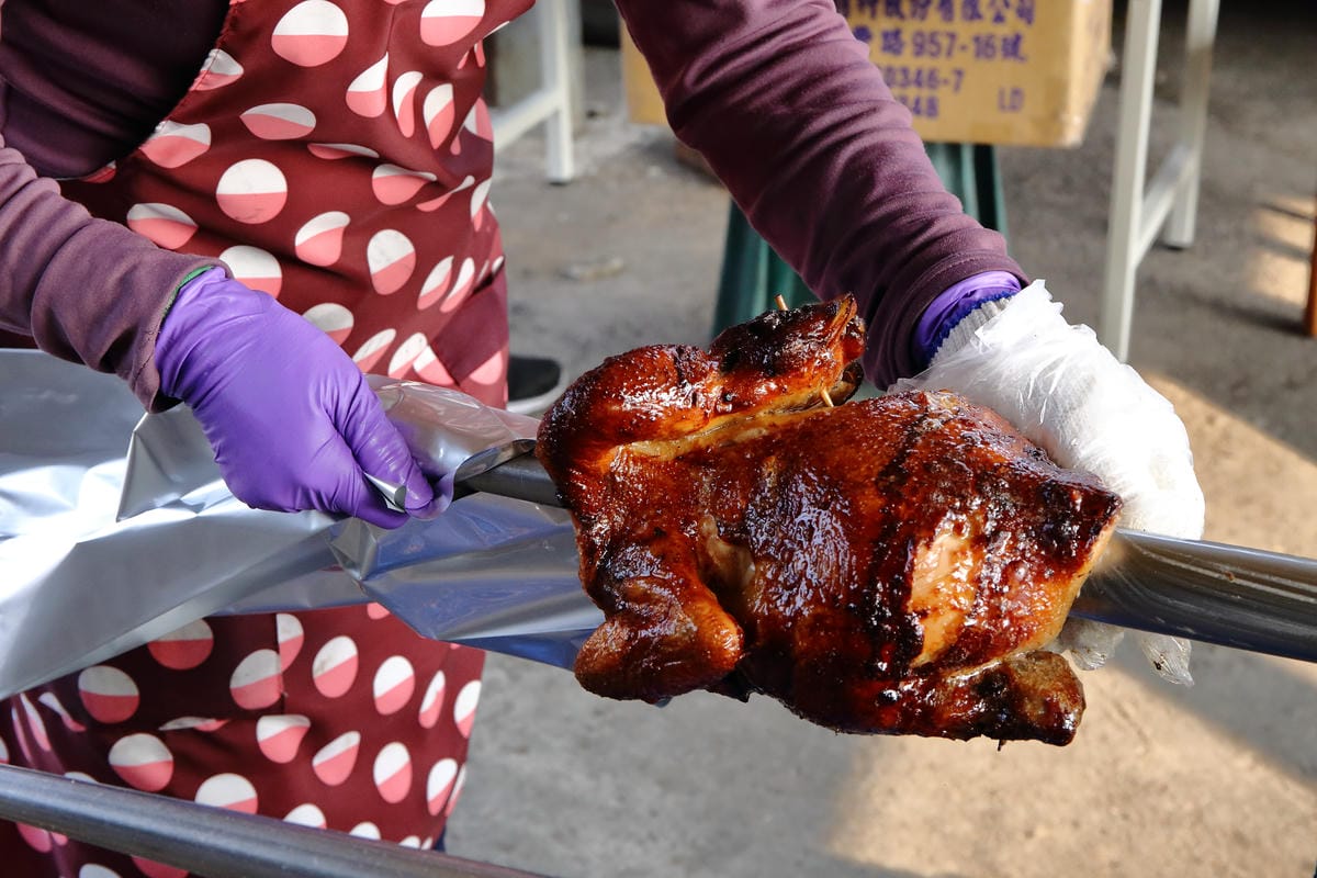 【食。淡水】王家碳烤鋼管雞～注意！有雞會跳鋼管舞！老饕才知道的烤雞，想吃不一定吃得到！