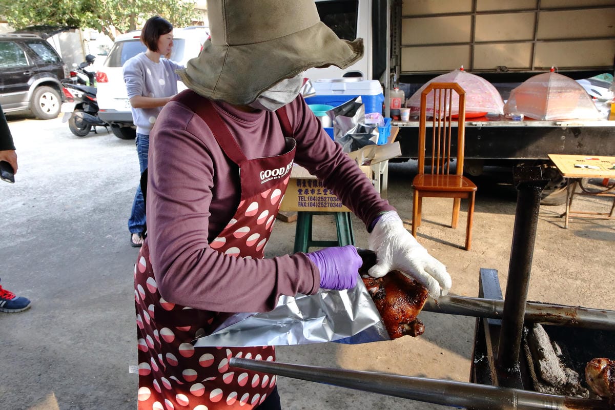 【食。淡水】王家碳烤鋼管雞～注意！有雞會跳鋼管舞！老饕才知道的烤雞，想吃不一定吃得到！