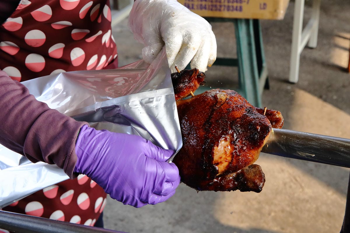 【食。淡水】王家碳烤鋼管雞～注意！有雞會跳鋼管舞！老饕才知道的烤雞，想吃不一定吃得到！