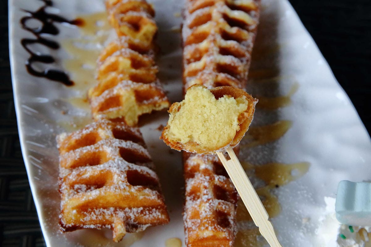 【食。桃園】3號咖啡 No.3 Cafe〜親子寵物友善餐廳。峇里島風情，大草皮×溜滑梯沙坑×寵物泳池，遛小孩的天堂！