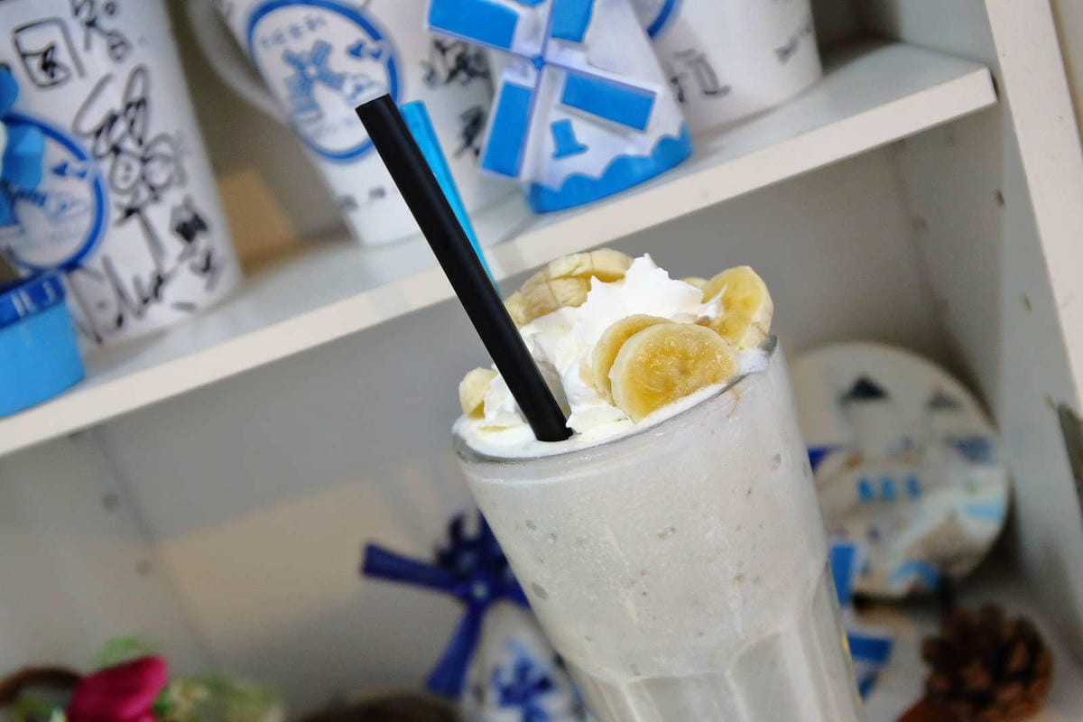 【遊。桃園】卡托米利庭園咖啡〜超浪漫藍白希臘風情咖啡店，大草坪、戲水池、沙坑、滑梯、鞦韆，適合帶小孩及寵物享受下午茶，永安賞夕陽好浪漫