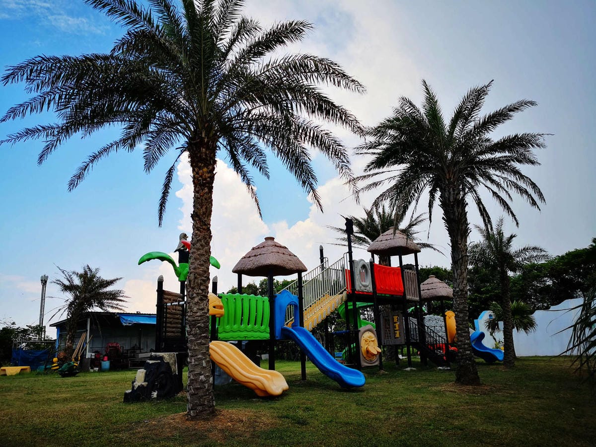 【遊。桃園】卡托米利庭園咖啡〜超浪漫藍白希臘風情咖啡店，大草坪、戲水池、沙坑、滑梯、鞦韆，適合帶小孩及寵物享受下午茶，永安賞夕陽好浪漫