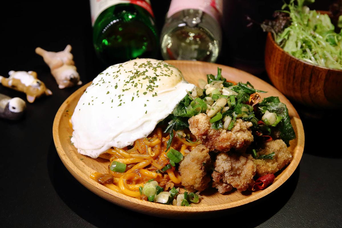 【食。台北】開小伙 宵夜 炸雞 鐵板麵〜台北平價宵夜美食推薦