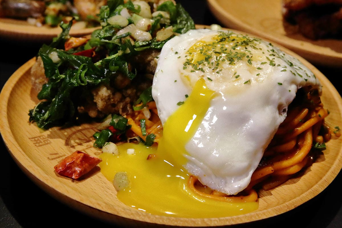 【食。台北】開小伙 宵夜 炸雞 鐵板麵〜台北平價宵夜美食推薦