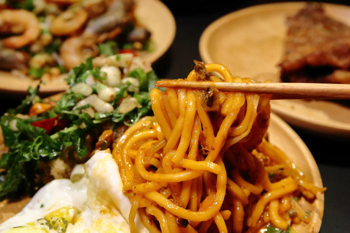 【食。台北】開小伙 宵夜 炸雞 鐵板麵〜台北平價宵夜美食推薦