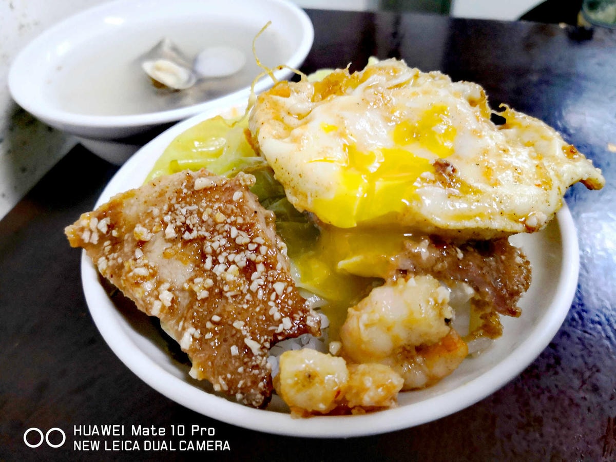 【食。基隆】暖暖麵店〜暖暖人氣麵店,一碗乾麵加一碗餛飩湯,就愛這款古早味,暖暖人的共同記憶