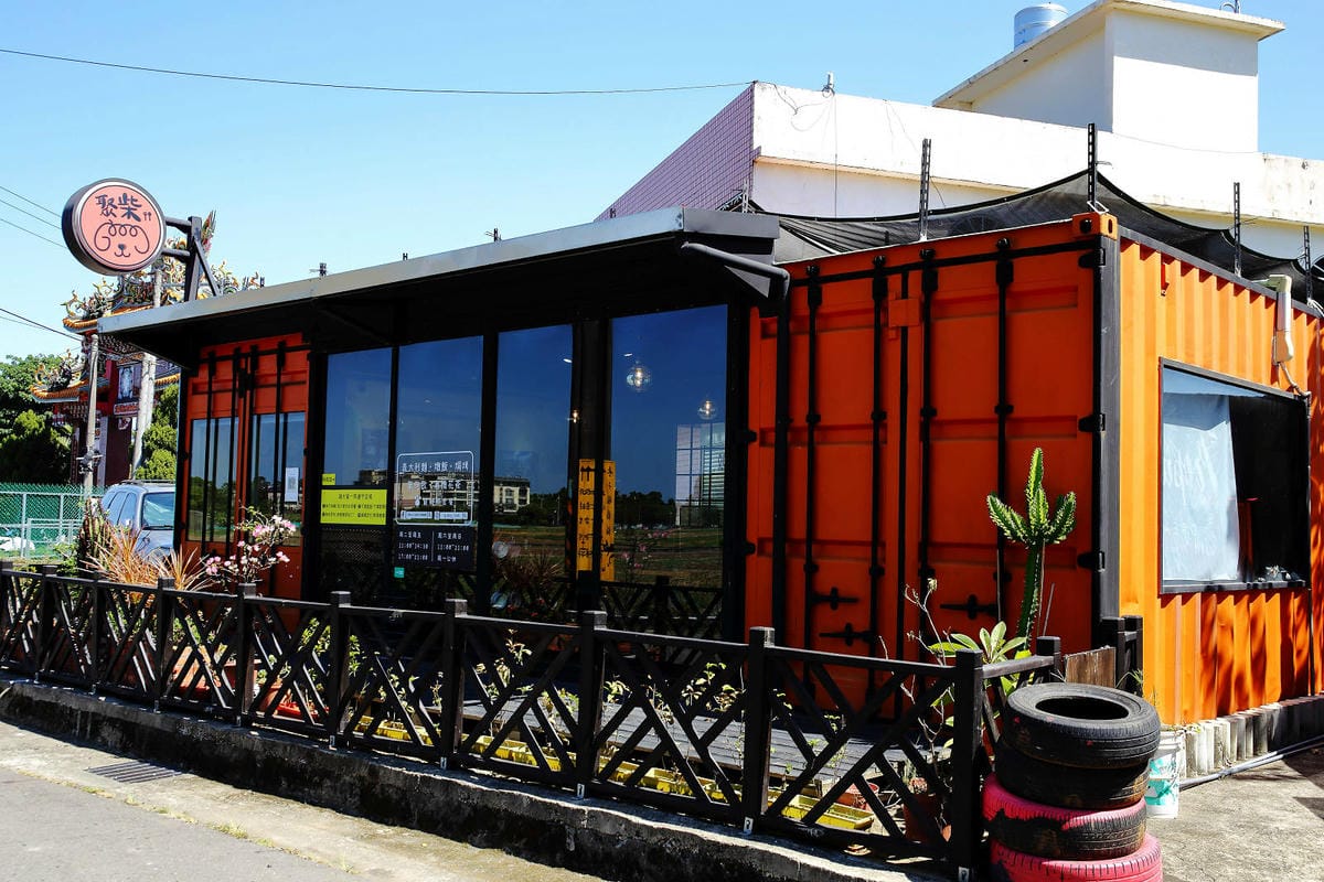 【食。平鎮】聚柴gdog寵物友善餐廳〜親子寵物草皮景觀餐廳。