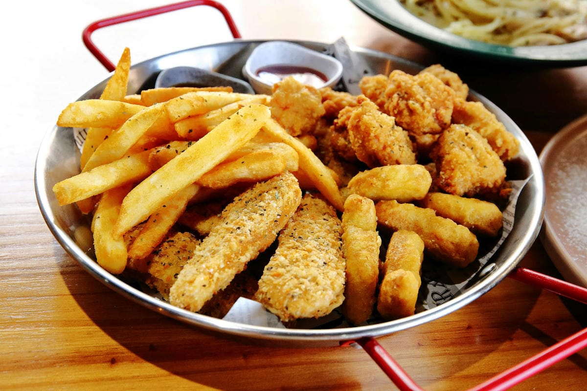 【食。平鎮】聚柴gdog寵物友善餐廳〜親子寵物草皮景觀餐廳。