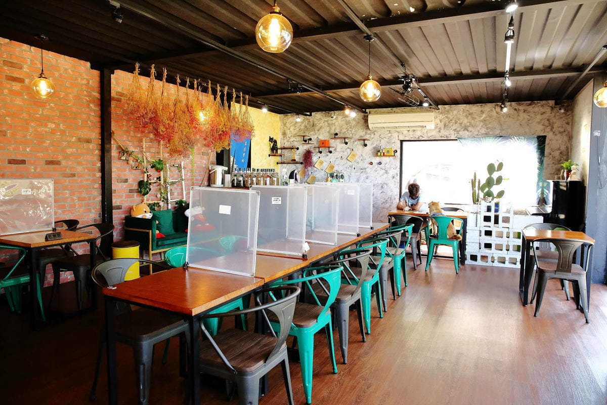 【食。平鎮】聚柴gdog寵物友善餐廳〜親子寵物草皮景觀餐廳。