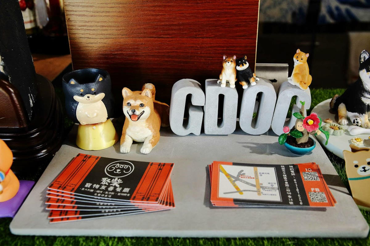 【食。平鎮】聚柴gdog寵物友善餐廳〜親子寵物草皮景觀餐廳。