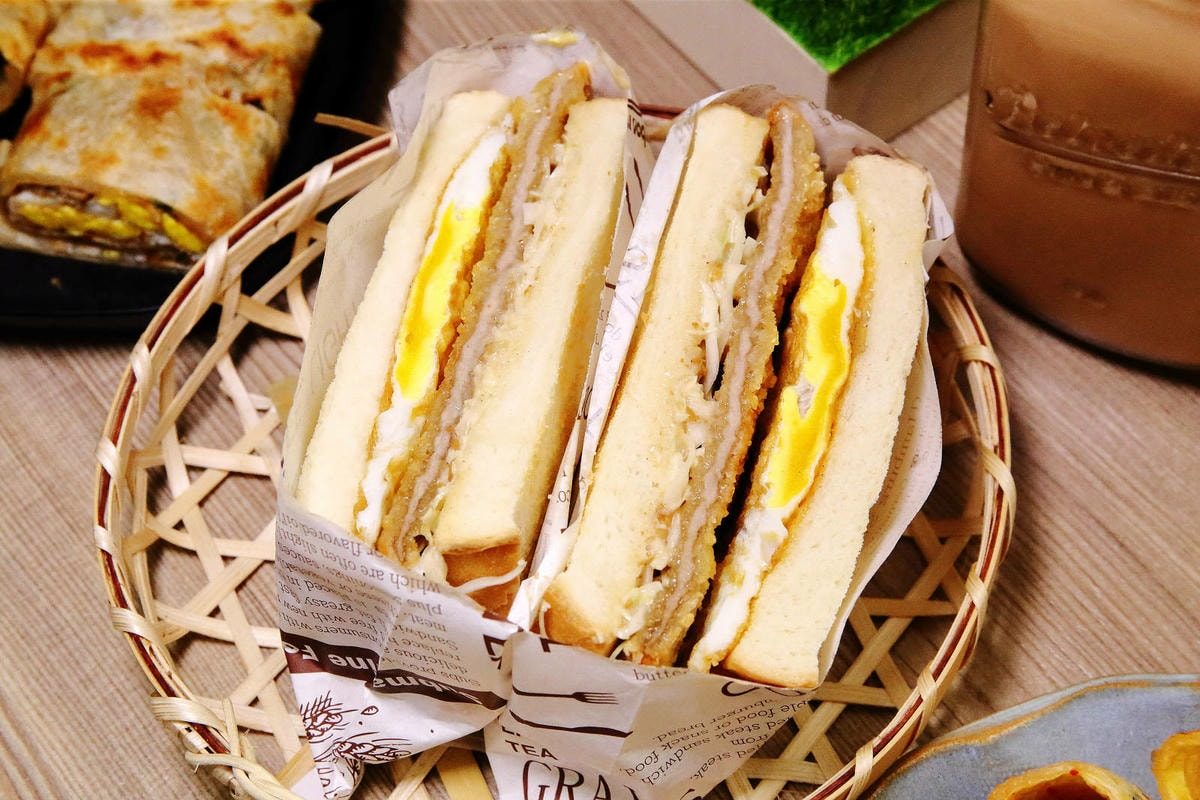 永和新開濃厚的日式風早午餐,超霸氣整塊炸排骨鋪到吐司裡,吐司