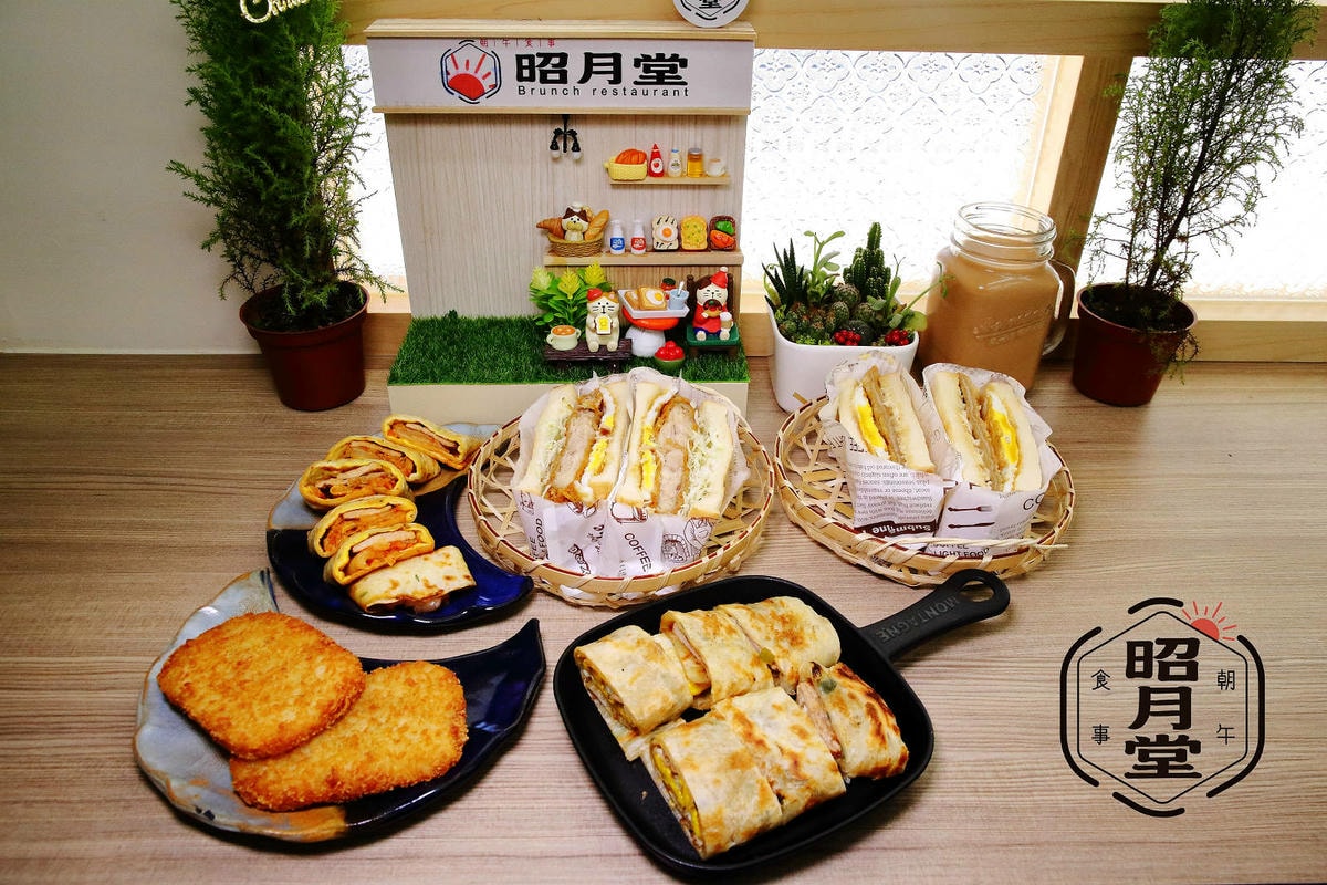 永和新開濃厚的日式風早午餐,超霸氣整塊炸排骨鋪到吐司裡,吐司