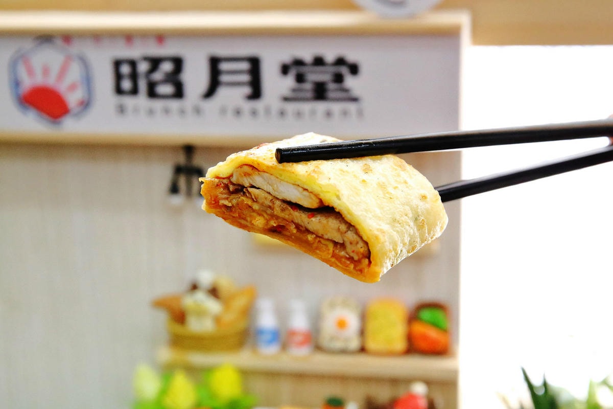 永和新開濃厚的日式風早午餐,超霸氣整塊炸排骨鋪到吐司裡,吐司