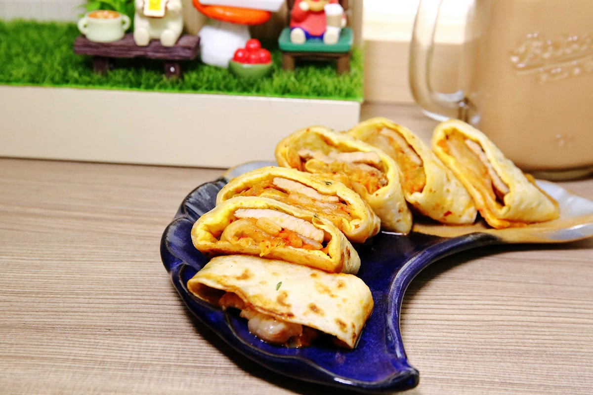 永和新開濃厚的日式風早午餐,超霸氣整塊炸排骨鋪到吐司裡,吐司