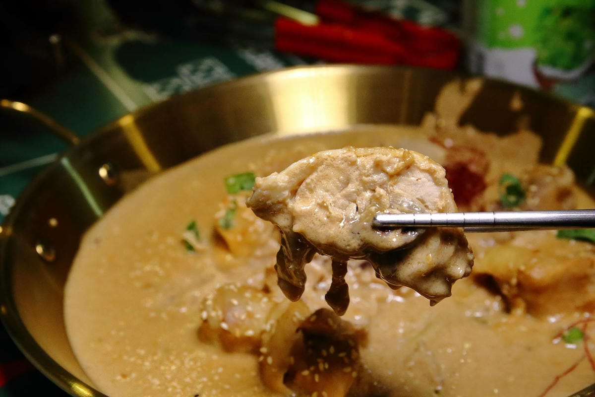 浮誇系卜卜蛤蜊火鍋，全台第一家賭桌風格火鍋，誰才是真正的賭神