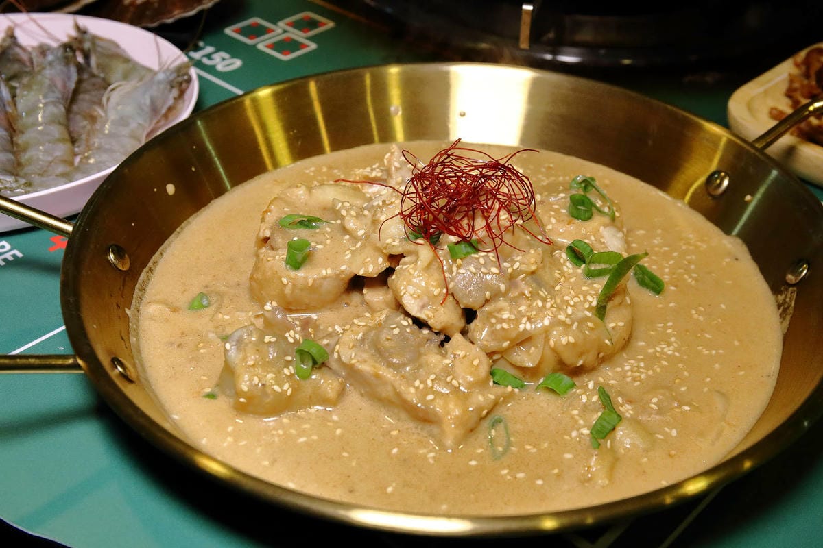 浮誇系卜卜蛤蜊火鍋，全台第一家賭桌風格火鍋，誰才是真正的賭神