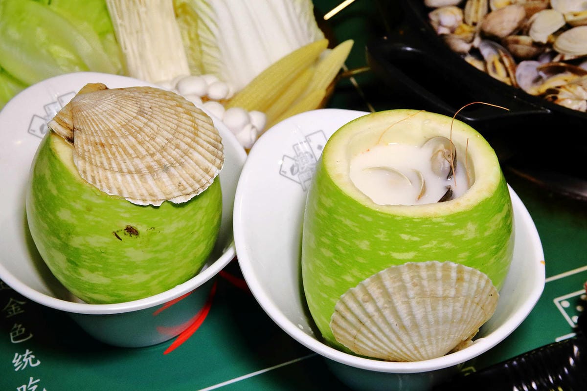 浮誇系卜卜蛤蜊火鍋，全台第一家賭桌風格火鍋，誰才是真正的賭神