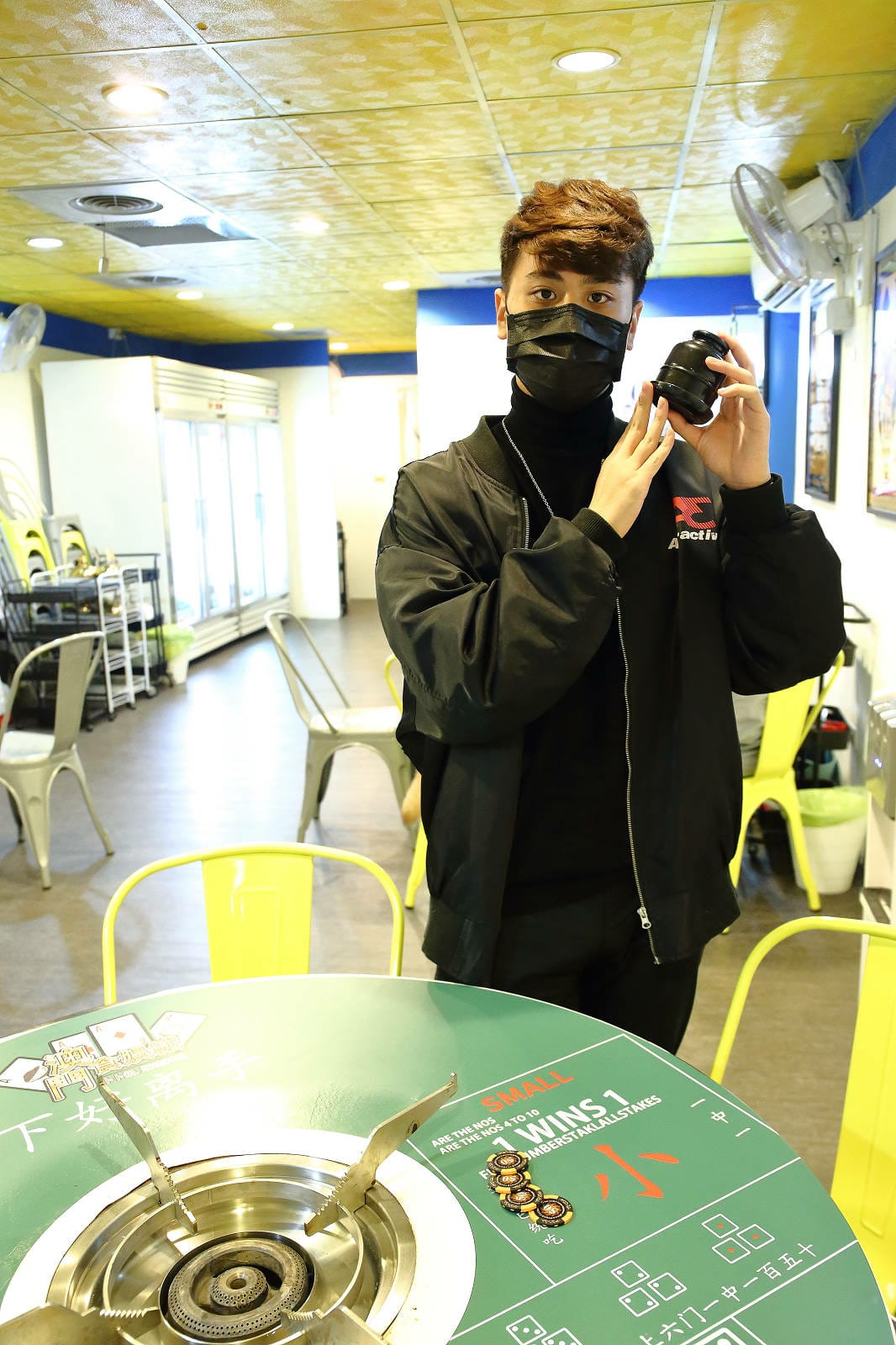 浮誇系卜卜蛤蜊火鍋，全台第一家賭桌風格火鍋，誰才是真正的賭神