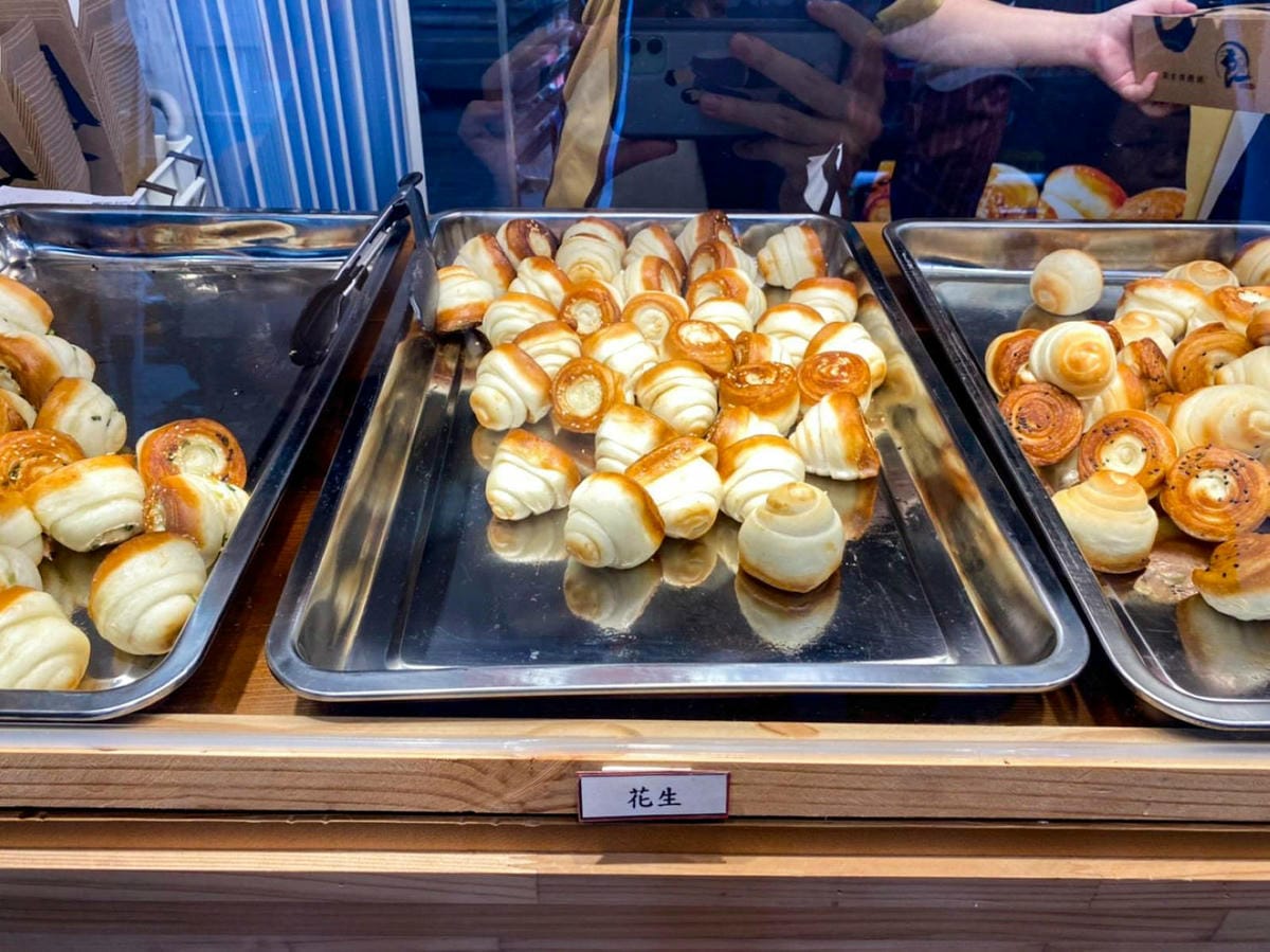 排隊再久也要吃！一天只賣四小時的超人氣秒殺脆皮烤饅頭，永和也