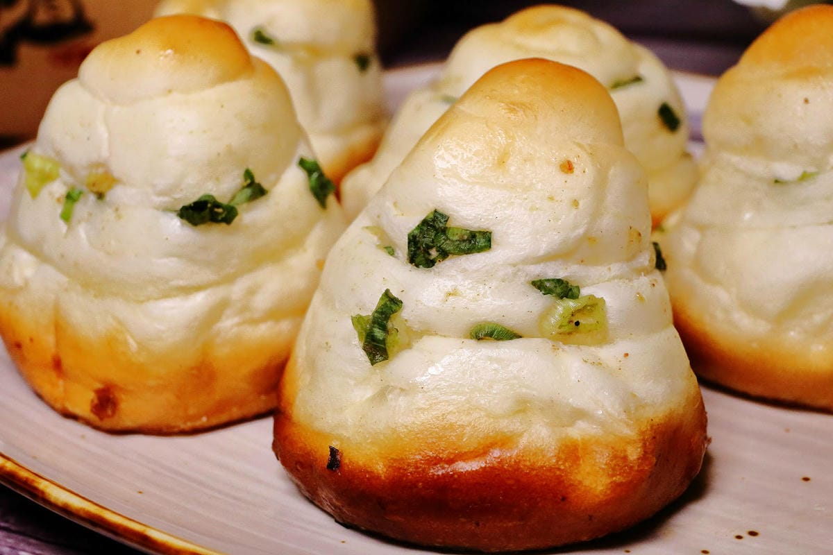 排隊再久也要吃！一天只賣四小時的超人氣秒殺脆皮烤饅頭，永和也