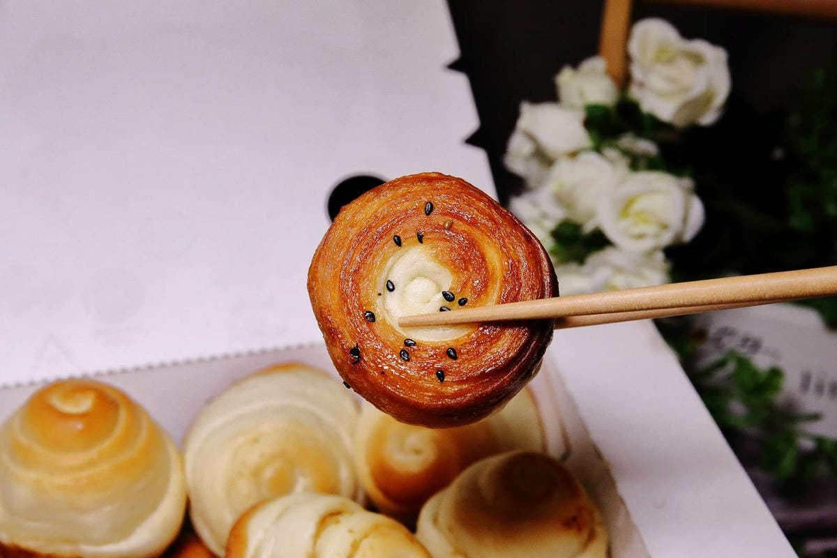 排隊再久也要吃！一天只賣四小時的超人氣秒殺脆皮烤饅頭，永和也