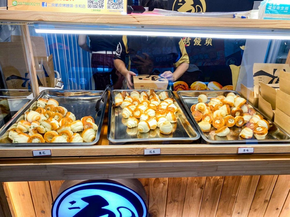 排隊再久也要吃！一天只賣四小時的超人氣秒殺脆皮烤饅頭，永和也