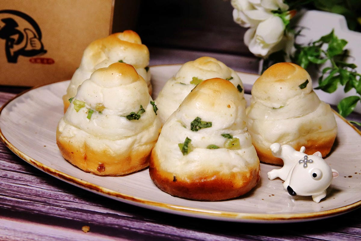 排隊再久也要吃！一天只賣四小時的超人氣秒殺脆皮烤饅頭，永和也