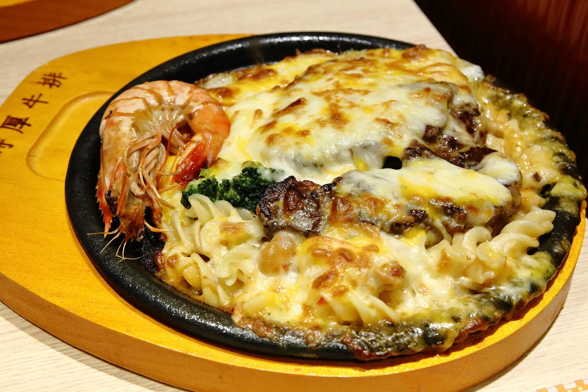 來自新竹的人氣平價牛排店小時厚牛排進軍永和,主餐190元起免