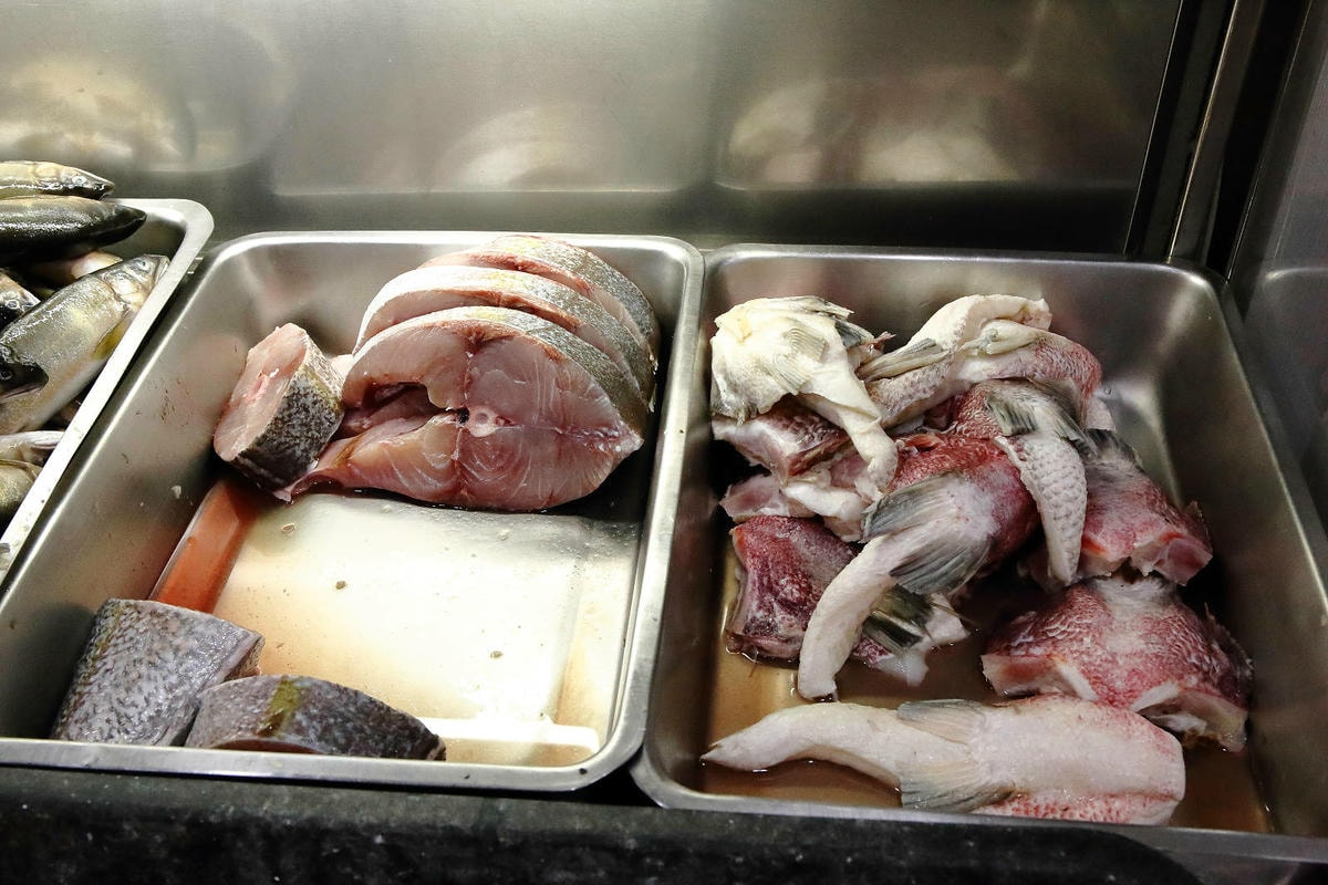 CP值爆表!當天到港海鮮漁獲燒烤吃到飽,超過30多種現流魚、 CP值爆表!當天到港海鮮漁獲燒烤吃到飽,超過30多種現流魚、