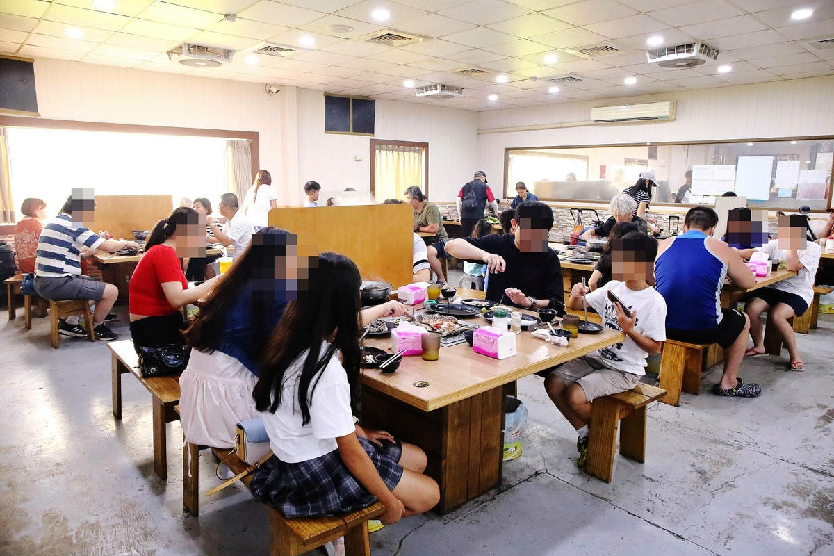 CP值爆表!當天到港海鮮漁獲燒烤吃到飽,超過30多種現流魚、 CP值爆表!當天到港海鮮漁獲燒烤吃到飽,超過30多種現流魚、