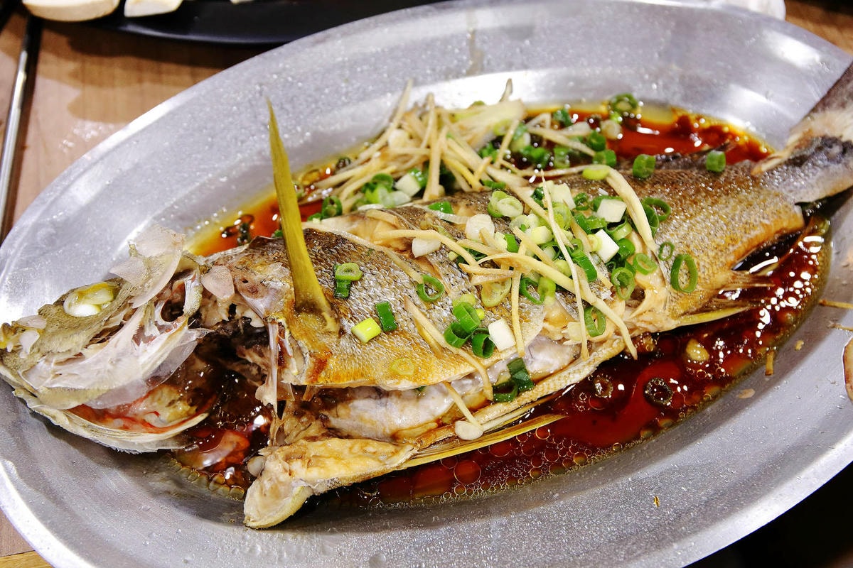 CP值爆表!當天到港海鮮漁獲燒烤吃到飽,超過30多種現流魚、 CP值爆表!當天到港海鮮漁獲燒烤吃到飽,超過30多種現流魚、