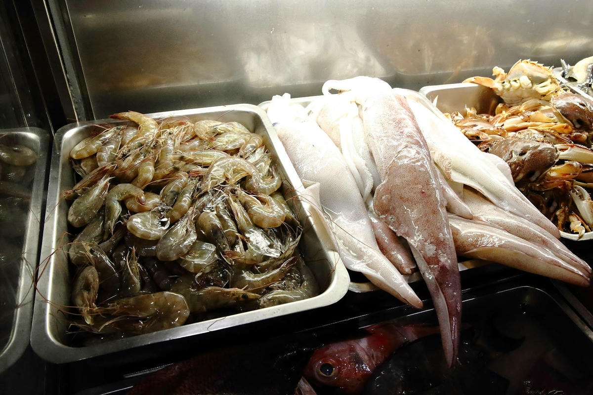 CP值爆表!當天到港海鮮漁獲燒烤吃到飽,超過30多種現流魚、 CP值爆表!當天到港海鮮漁獲燒烤吃到飽,超過30多種現流魚、