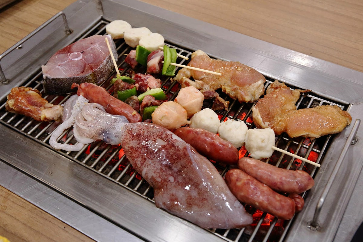 CP值爆表!當天到港海鮮漁獲燒烤吃到飽,超過30多種現流魚、 CP值爆表!當天到港海鮮漁獲燒烤吃到飽,超過30多種現流魚、