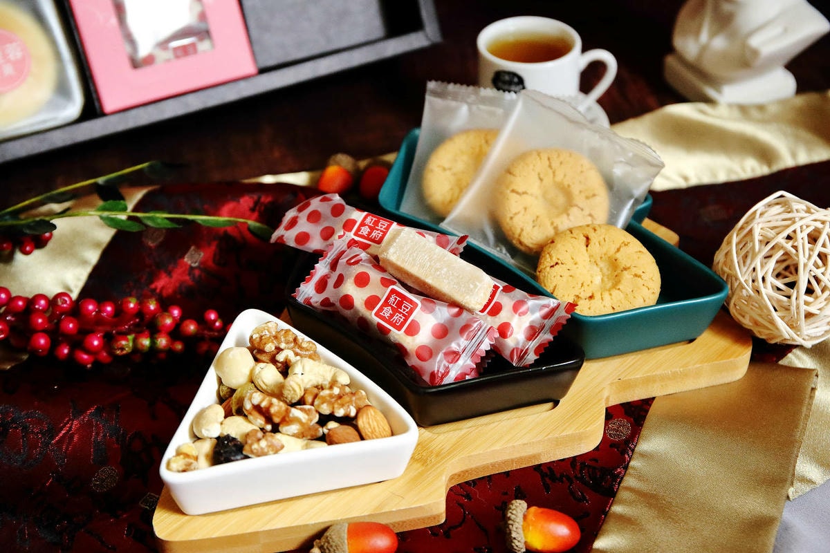 【2023中秋月餅推薦】紅豆食府中秋禮盒搶先看,月餅師傅手工