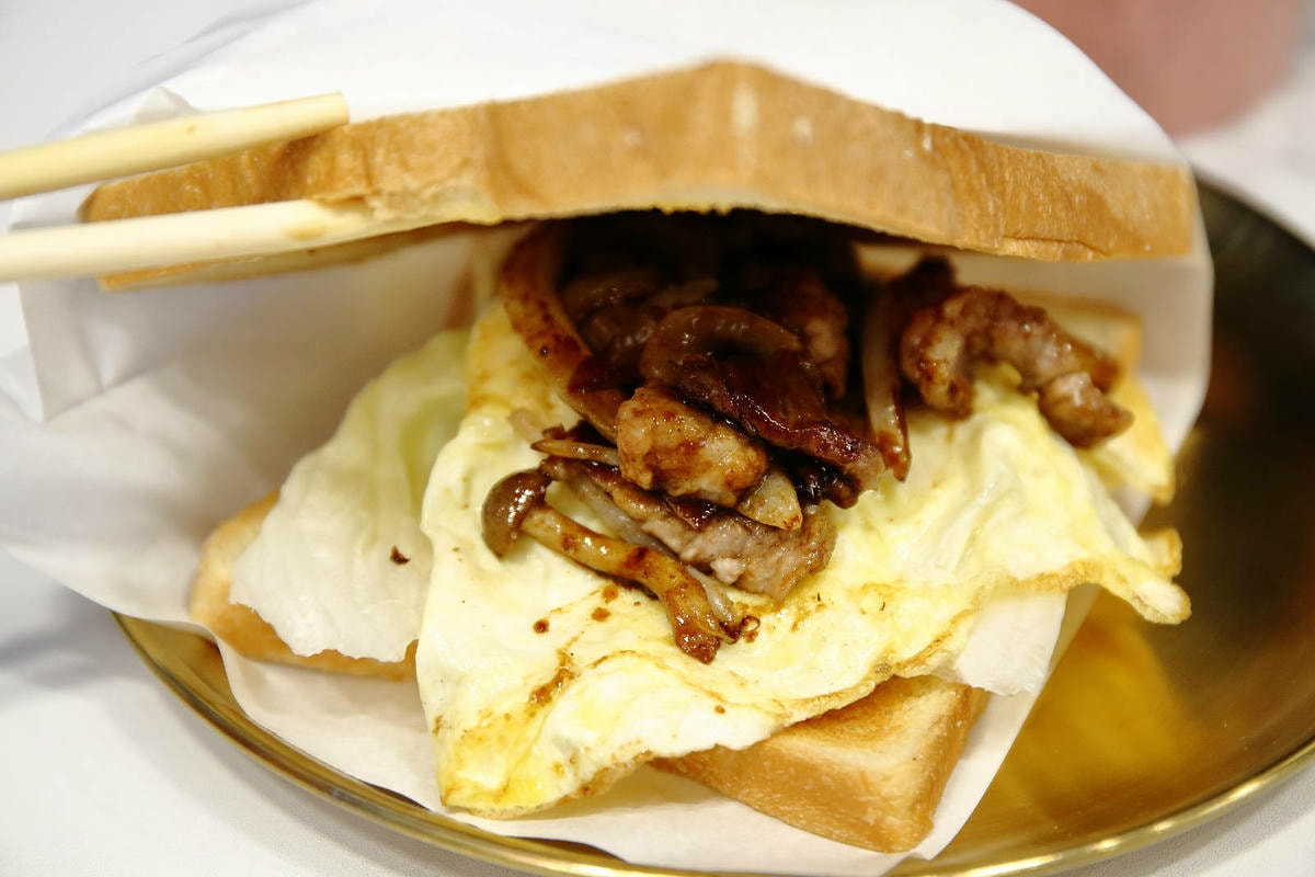 宜蘭美食早午餐這個超狂!碳個究竟早午晚餐浮誇系蛋餅多達34種