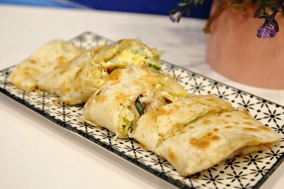 宜蘭美食早午餐這個超狂!碳個究竟早午晚餐浮誇系蛋餅多達34種