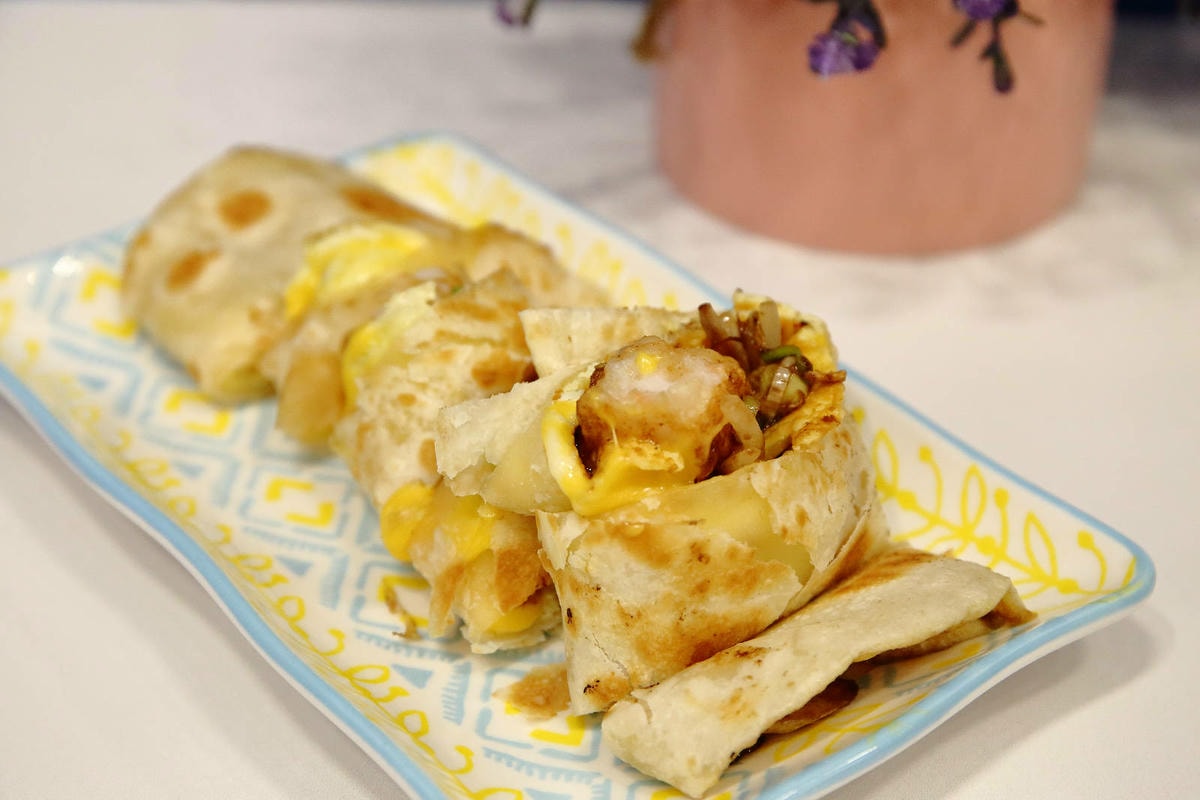 宜蘭美食早午餐這個超狂!碳個究竟早午晚餐浮誇系蛋餅多達34種