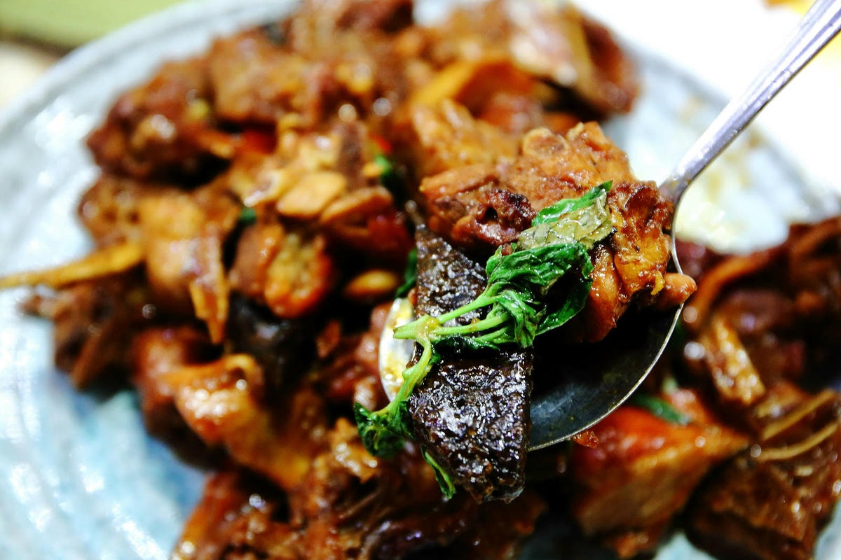 晶宴會館新品牌「晶粵軒烤鴨餐廳」,主打烤鴨搭配港式小點跟經典