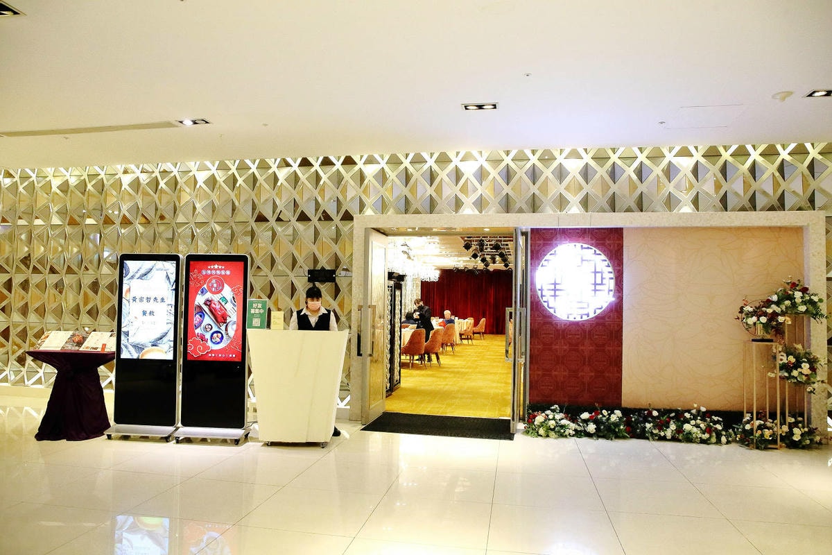 晶宴會館新品牌「晶粵軒烤鴨餐廳」,主打烤鴨搭配港式小點跟經典