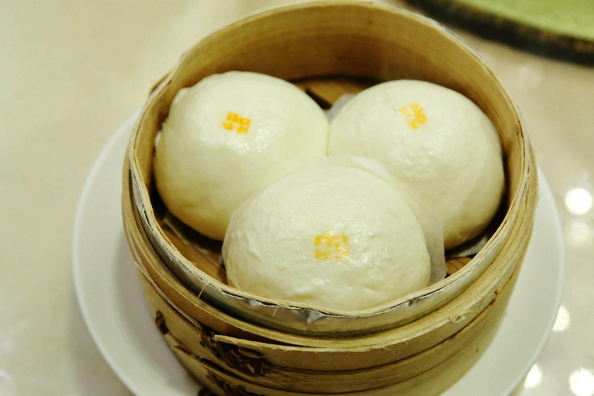 晶宴會館新品牌「晶粵軒烤鴨餐廳」,主打烤鴨搭配港式小點跟經典