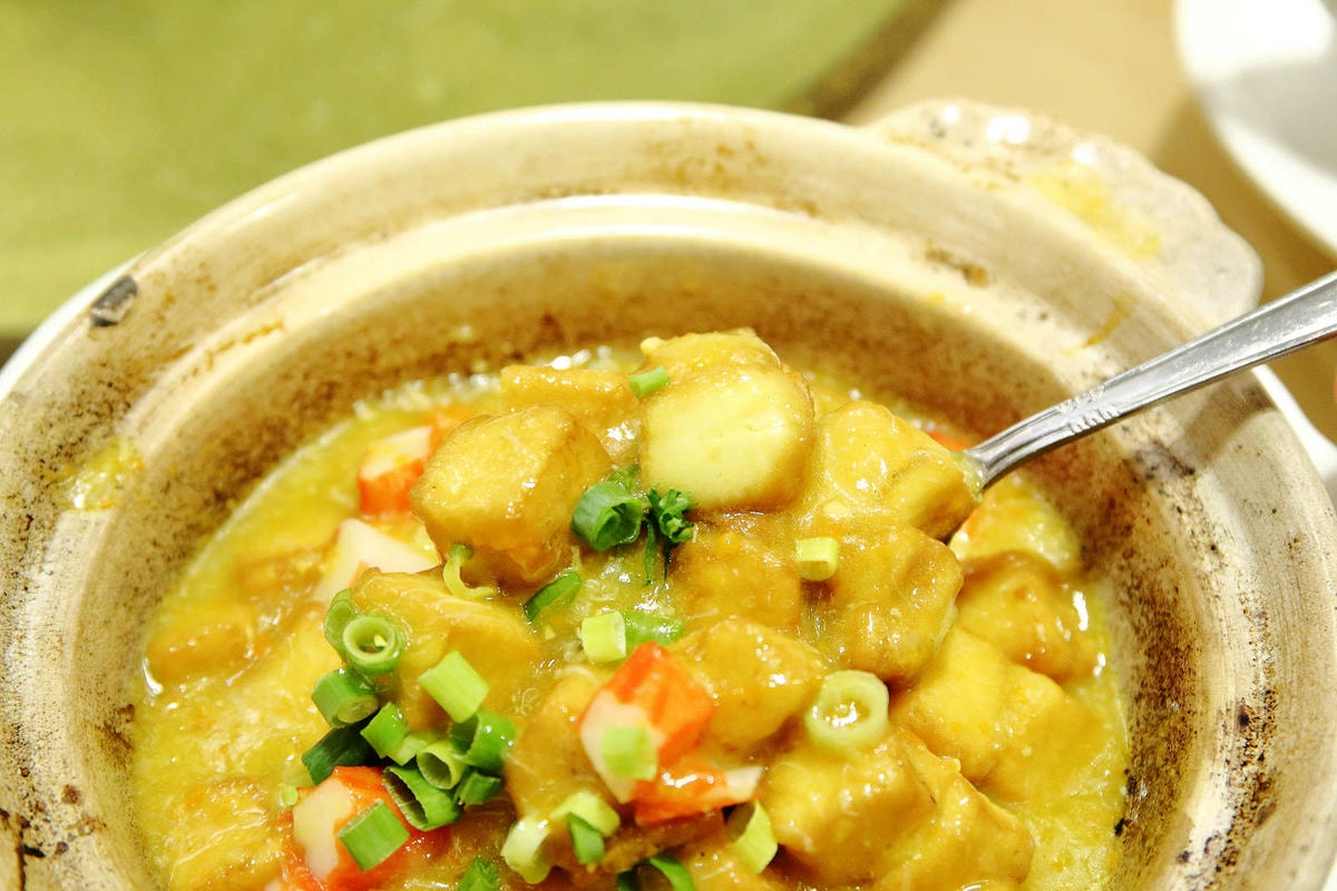 晶宴會館新品牌「晶粵軒烤鴨餐廳」,主打烤鴨搭配港式小點跟經典