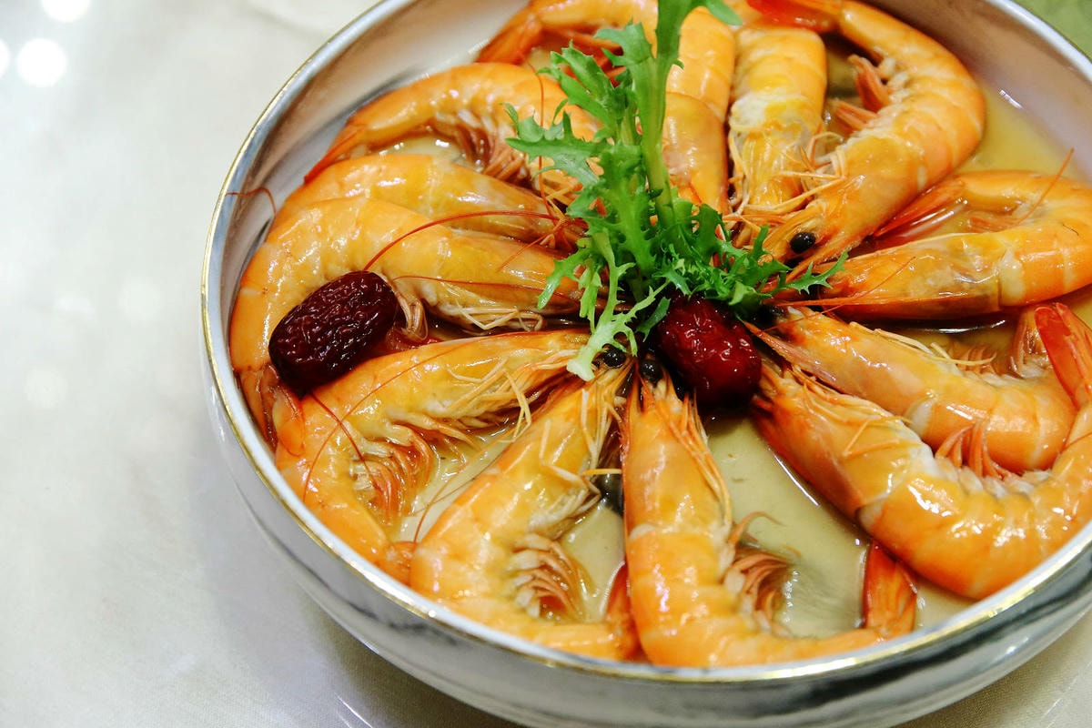 晶宴會館新品牌「晶粵軒烤鴨餐廳」,主打烤鴨搭配港式小點跟經典