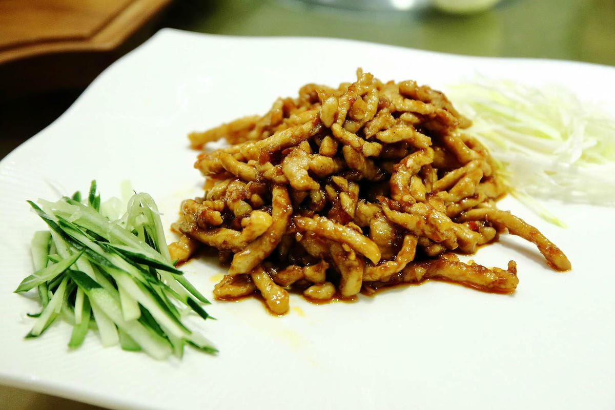 晶宴會館新品牌「晶粵軒烤鴨餐廳」,主打烤鴨搭配港式小點跟經典