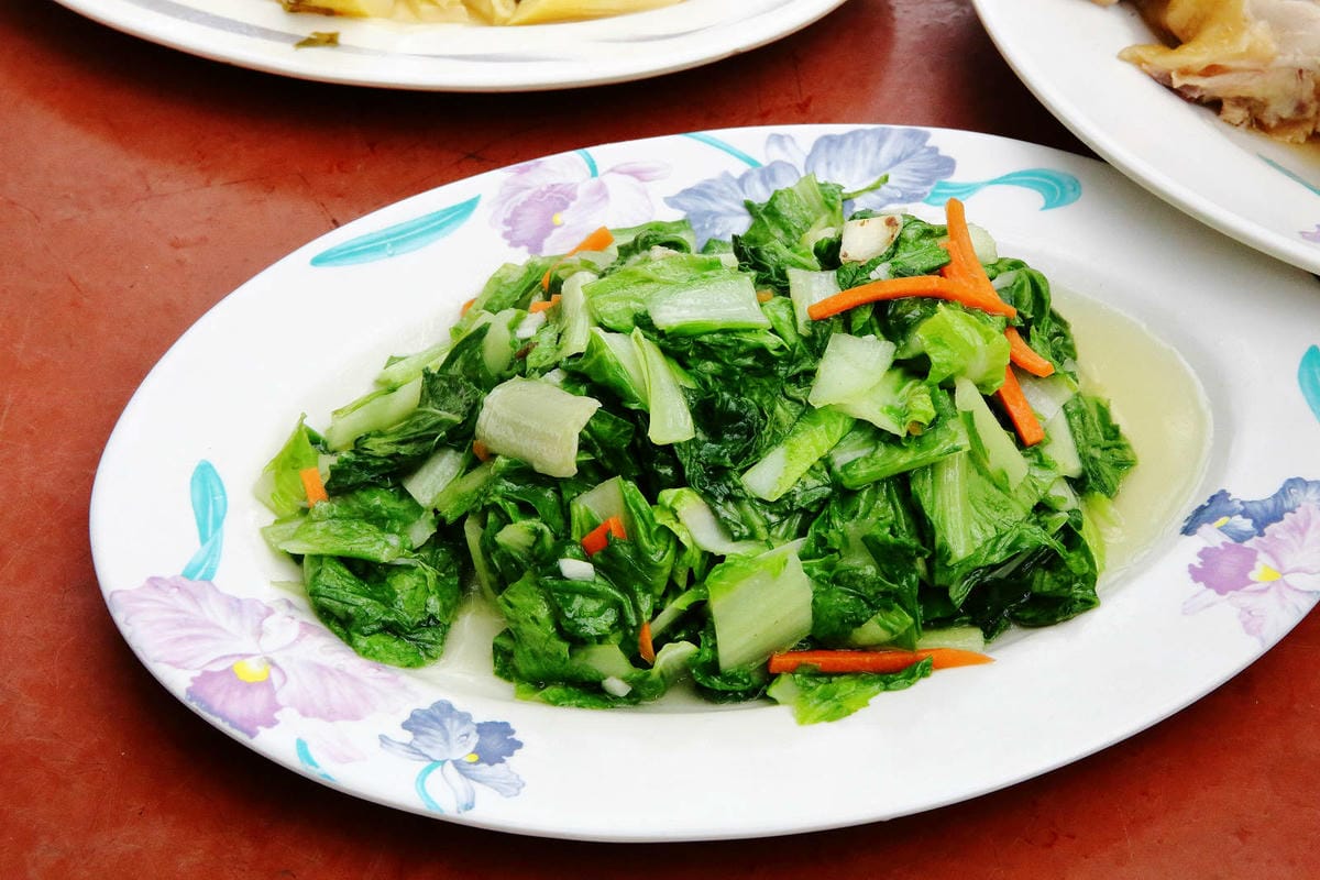 陽明山土雞景觀餐廳推薦，竹子湖杉木林餐廳白斬雞、野菜、寵物友