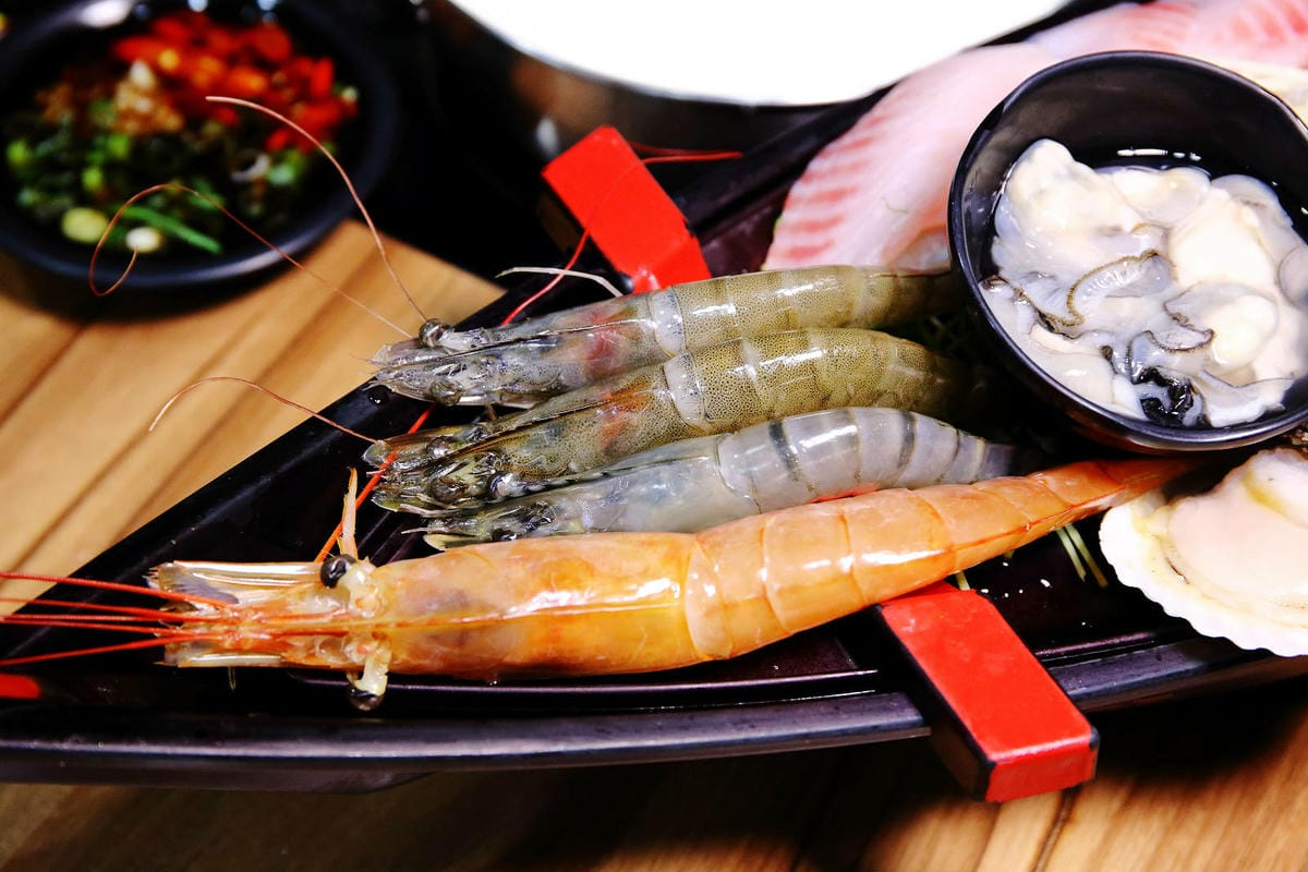 三重平價火鍋推薦！田原鍋三重店，澎湃海鮮船、肉盤加量50%，