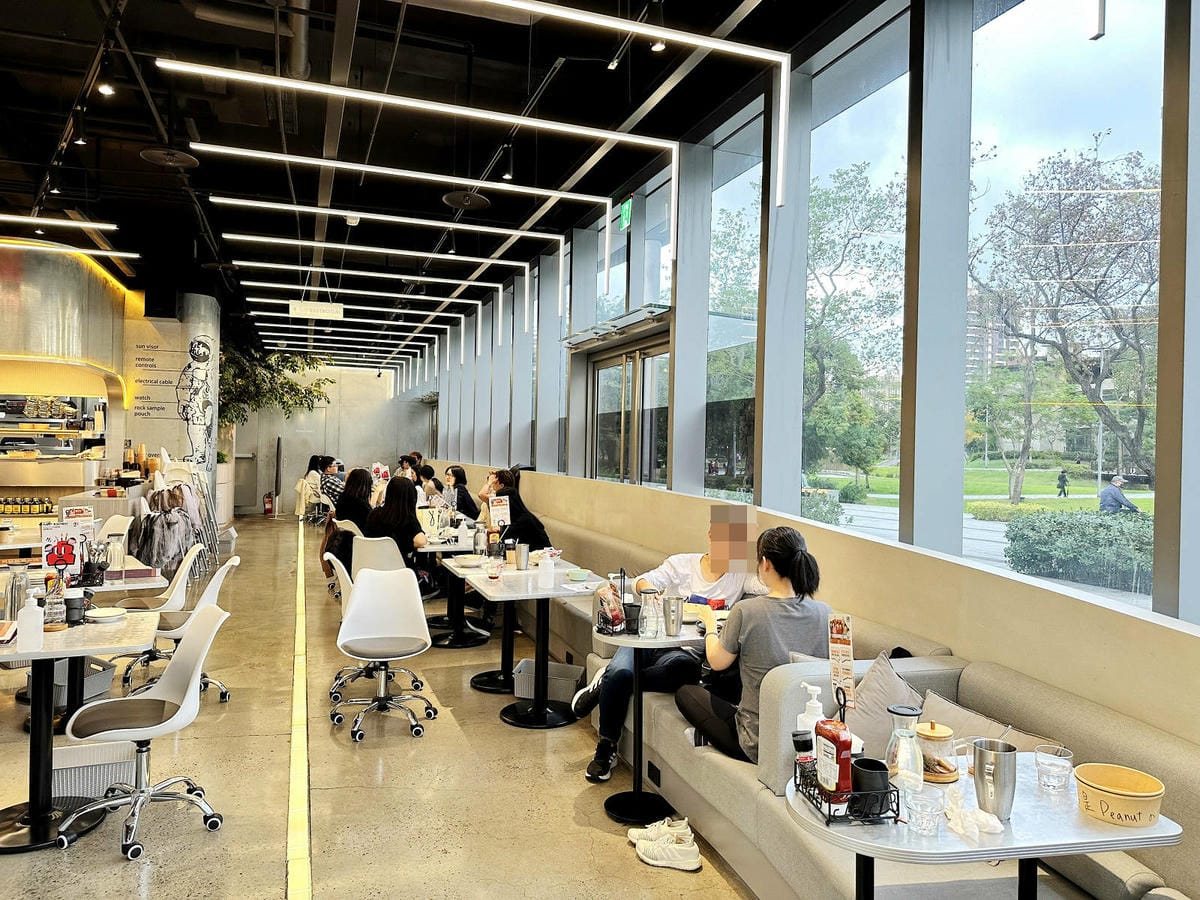 亞東醫院美食推薦，貳樓板橋店，板橋寵物友善餐廳，科技感裝潢，