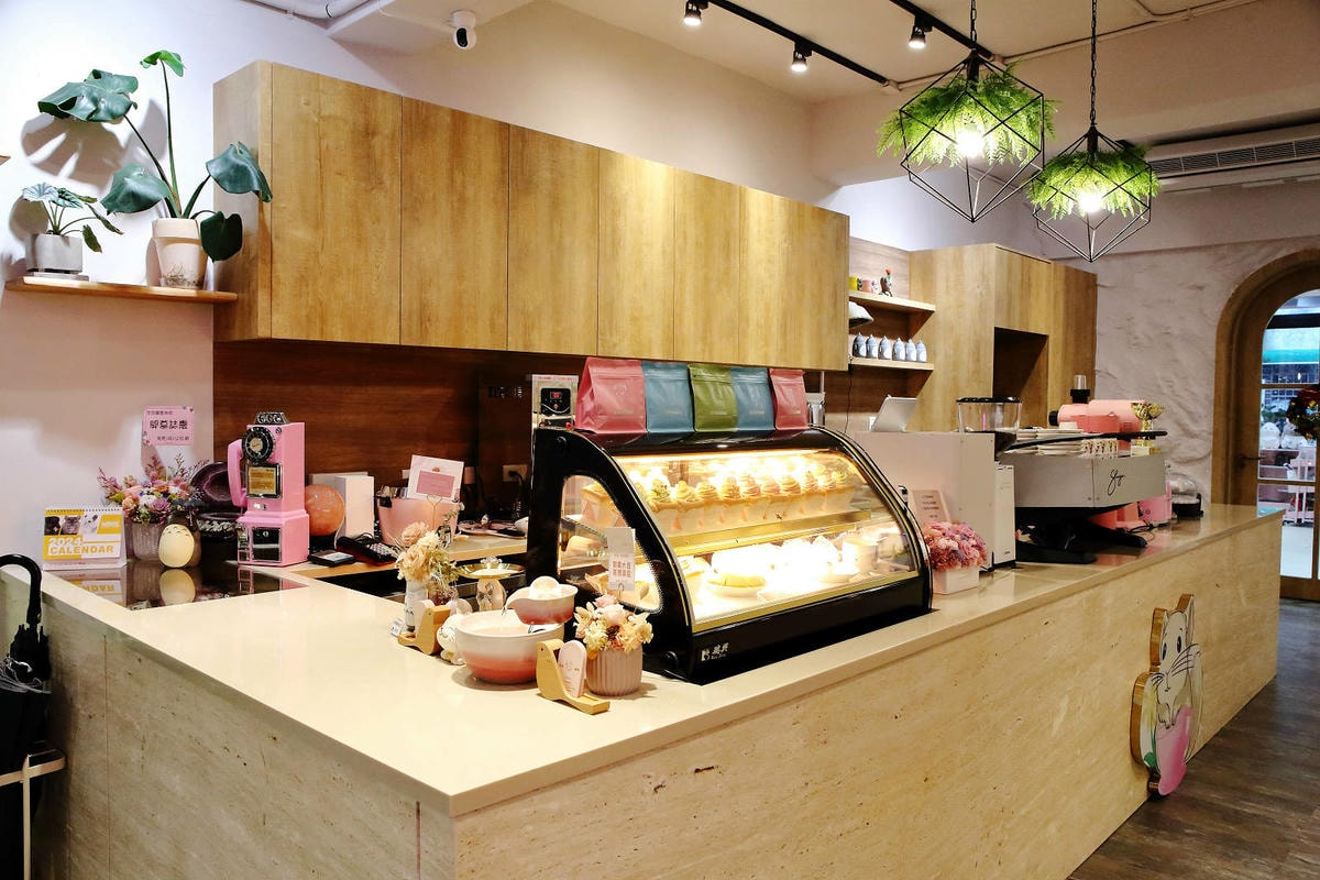 悠悠龍貓咖啡。全台唯一一間龍貓咖啡廳,龍貓卡通本尊活跳跳現身