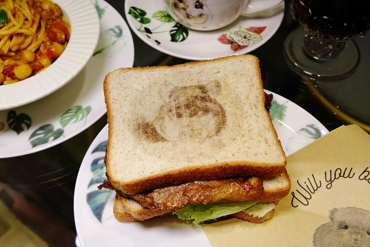 悠悠龍貓咖啡。全台唯一一間龍貓咖啡廳,龍貓卡通本尊活跳跳現身