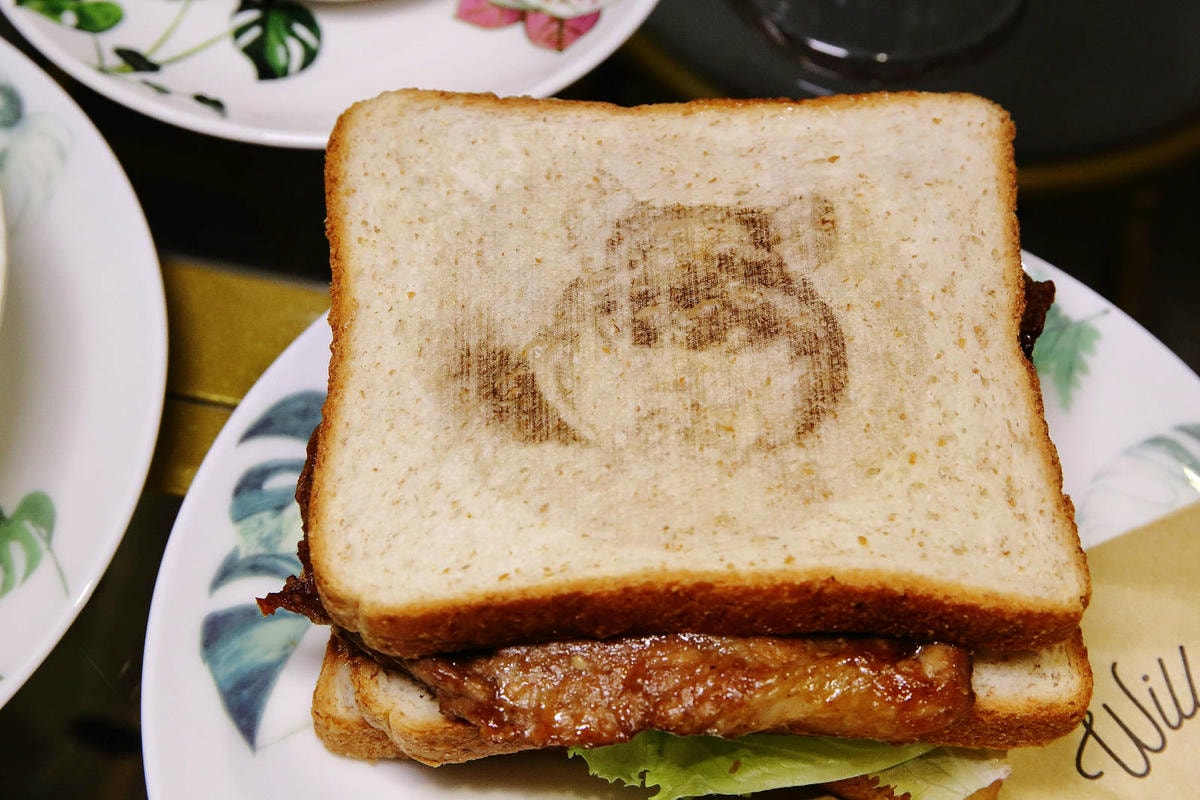 悠悠龍貓咖啡。全台唯一一間龍貓咖啡廳,龍貓卡通本尊活跳跳現身