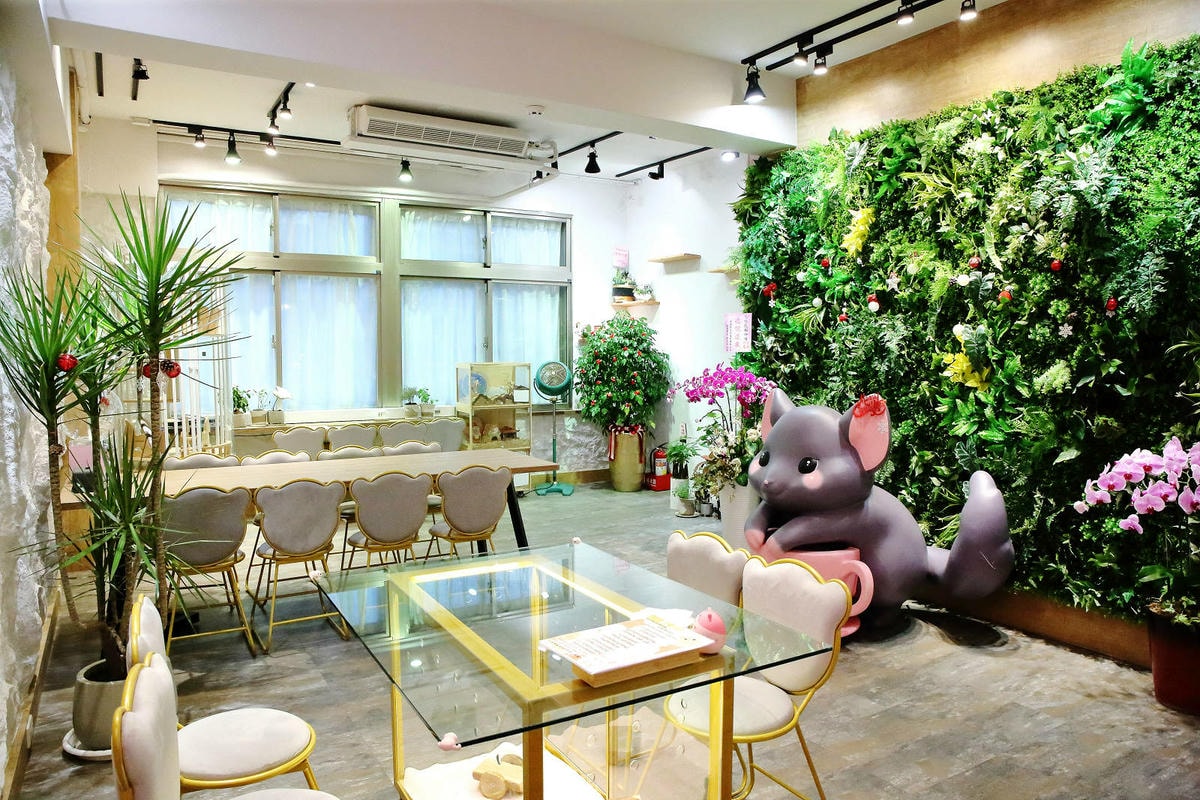 悠悠龍貓咖啡。全台唯一一間龍貓咖啡廳,龍貓卡通本尊活跳跳現身